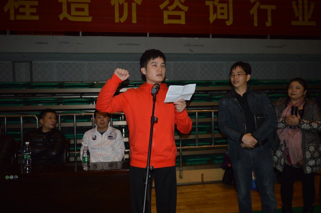 奋力拼搏，，，，，勇夺第一；；；；；；团结协作，，，，，兴我万达 ！