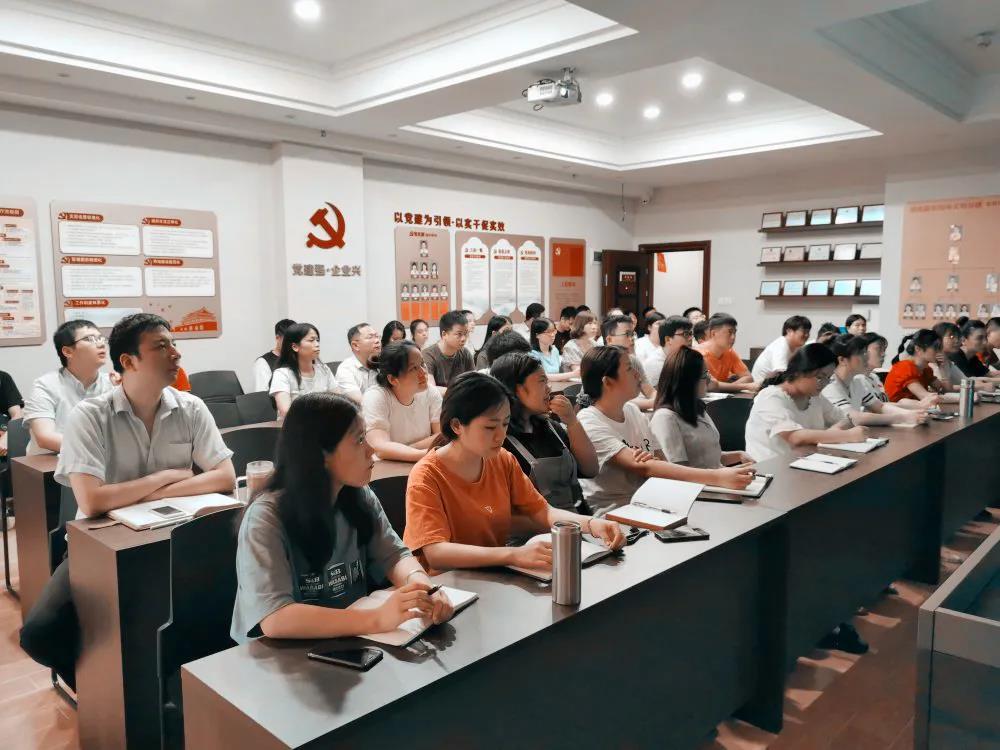 热烈庆祝建党99周年，，，，，湖南万达组织全体主干召开“不忘初心、切记使命”主题教育运动