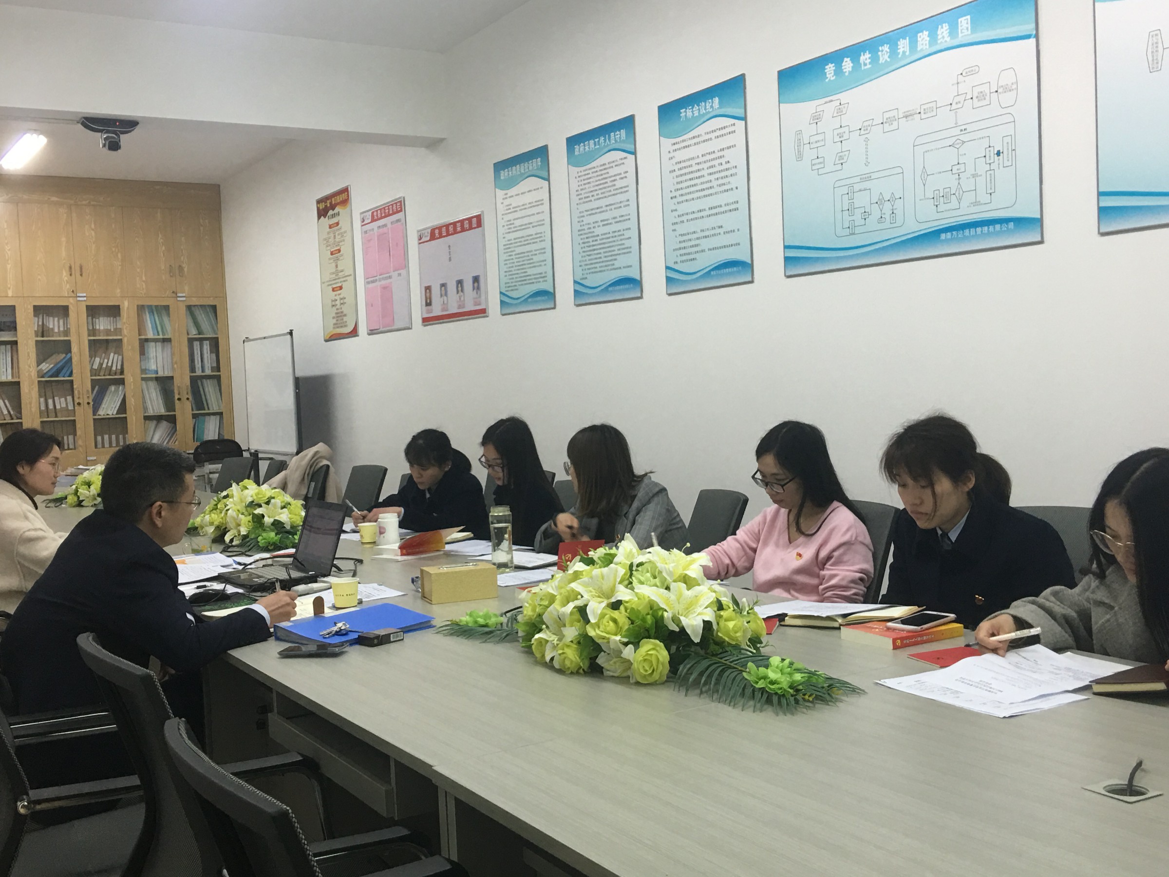 公司党支部召开组织生涯会及2017年度民主评议党员大会