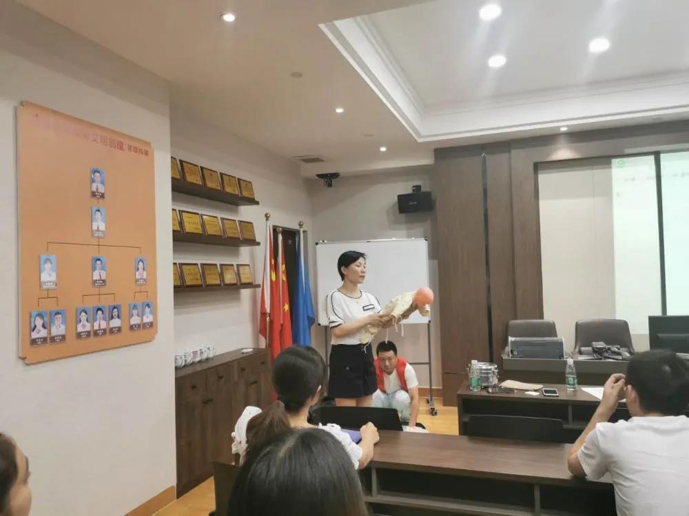 市中心医院“抢救知识手艺培训”走进湖南万达！ - 公司要闻 - 湖南万达项目治理有限公司【官网】